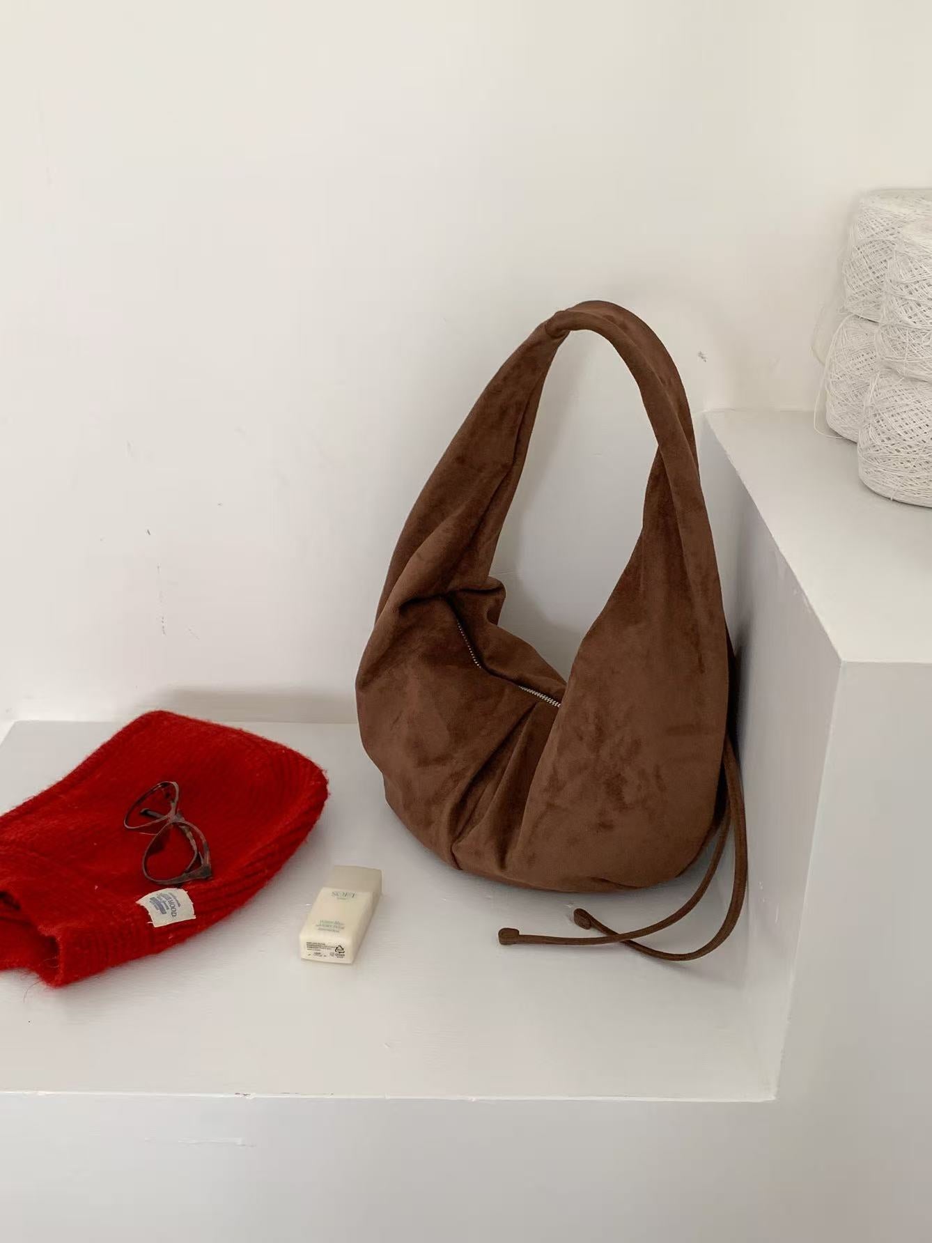 (BF NEW IN) Winter Croissant Ring bag