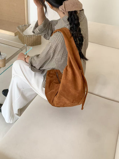 (BF NEW IN) Winter Croissant Ring bag