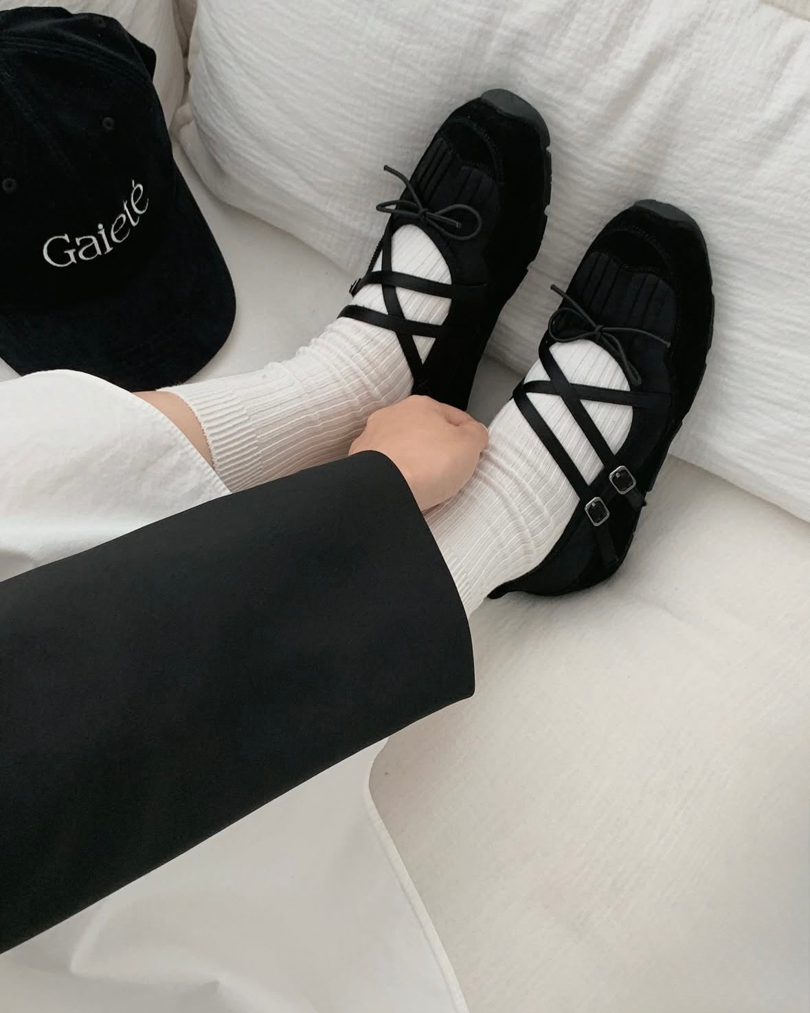 Fringe Ribbon Sneakers (Black)