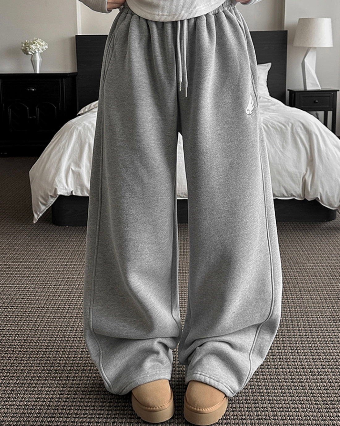 [LOOXP MADE] Sheepskin Short & Long Angel Embroidery Cut-Line Banding Wide Training Long Pants