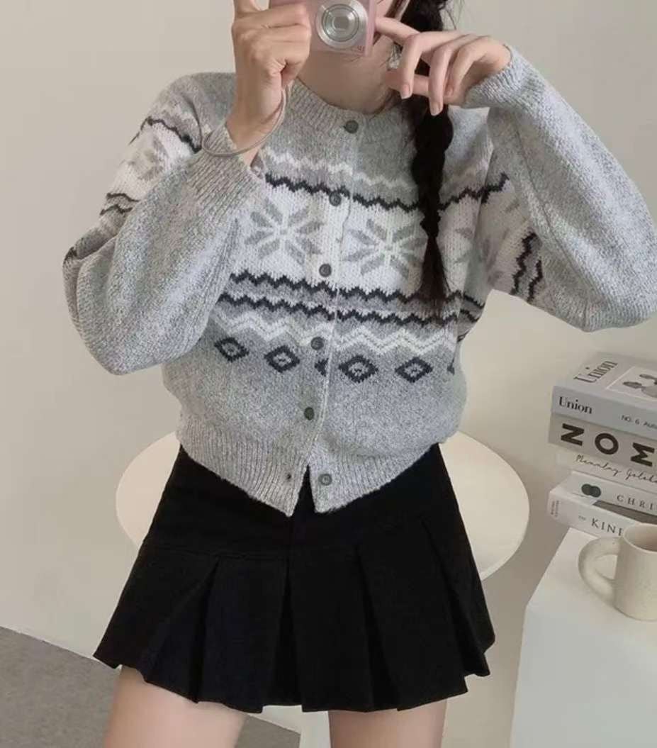 (Preorder) Snow Flower Knit Cardigan