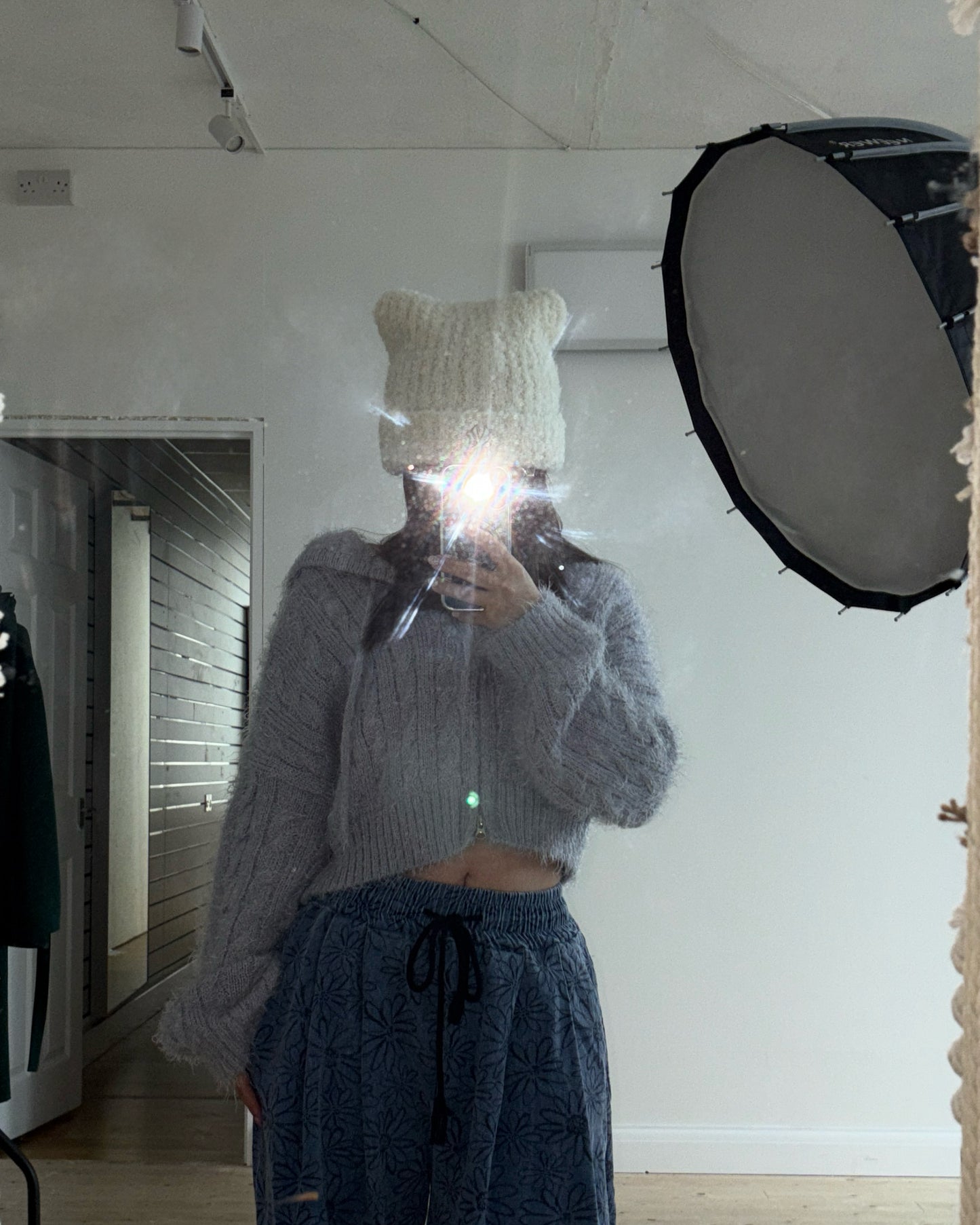 MLB PLUSH MEOWING BEANIE (Cream)