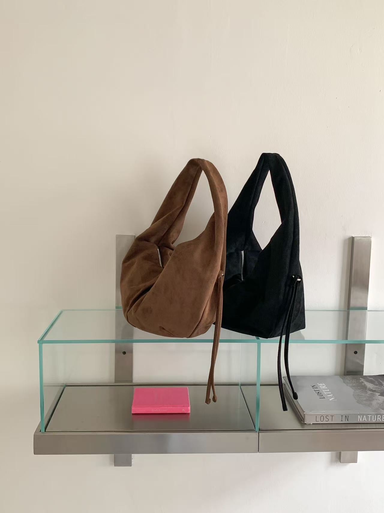 (BF NEW IN) Winter Croissant Ring bag