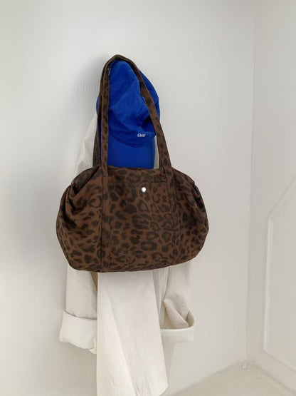 (BF NEW IN) Cozy Leopard Print Shoulder Bag