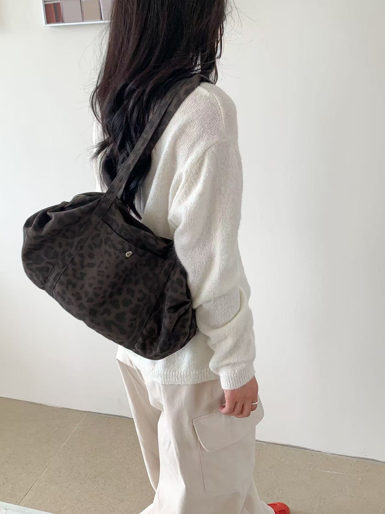 (BF NEW IN) Cozy Leopard Print Shoulder Bag