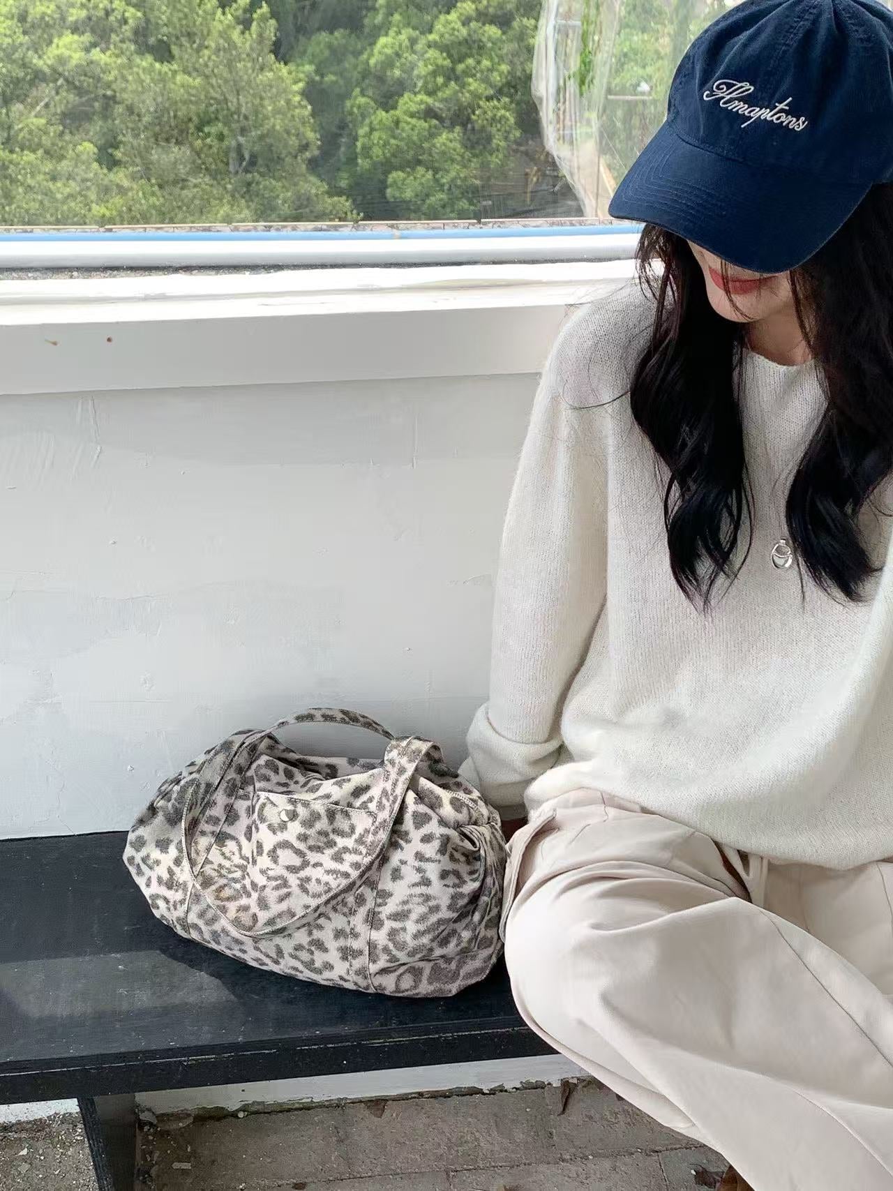 (BF NEW IN) Cozy Leopard Print Shoulder Bag