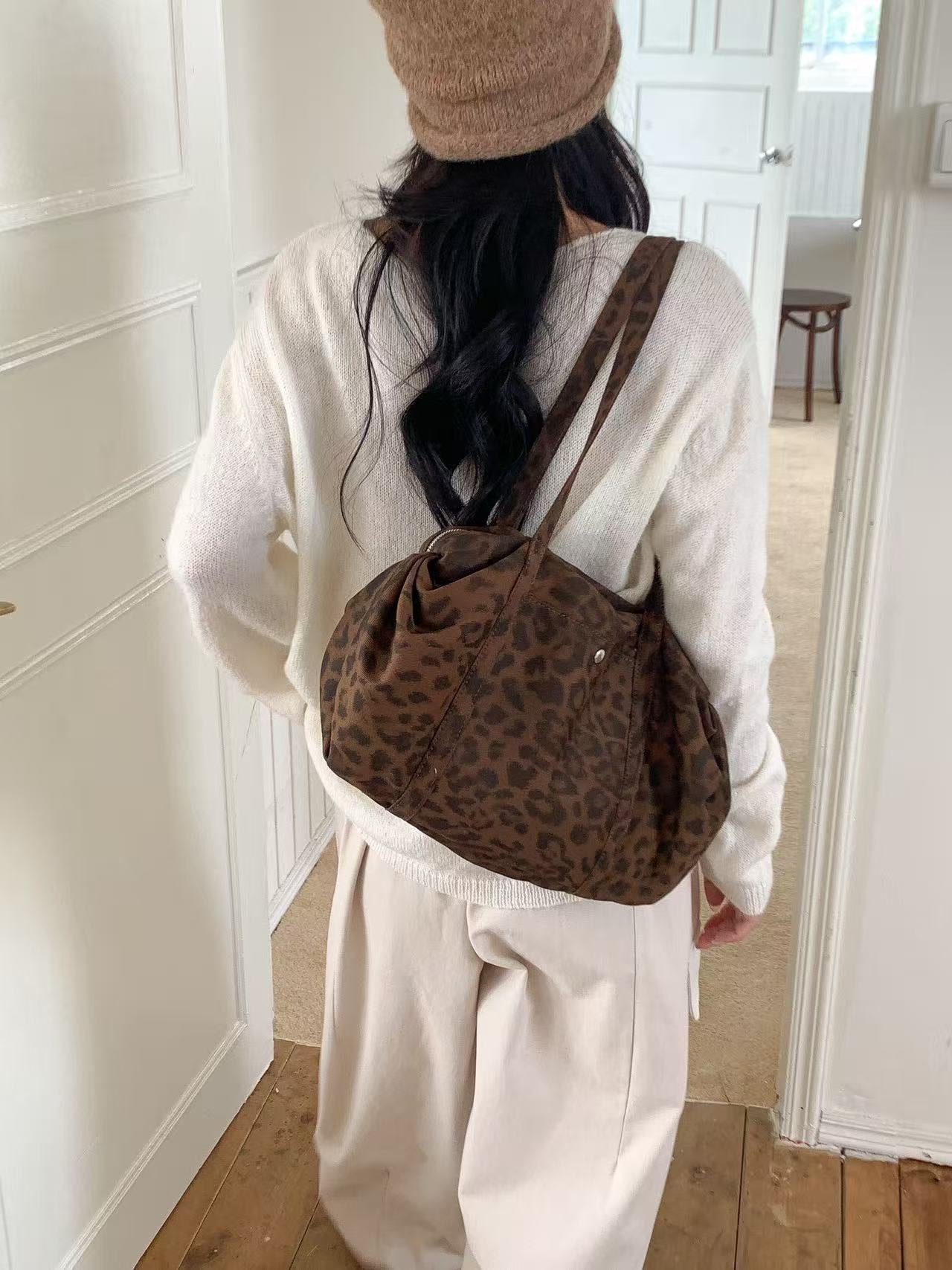 (BF NEW IN) Cozy Leopard Print Shoulder Bag