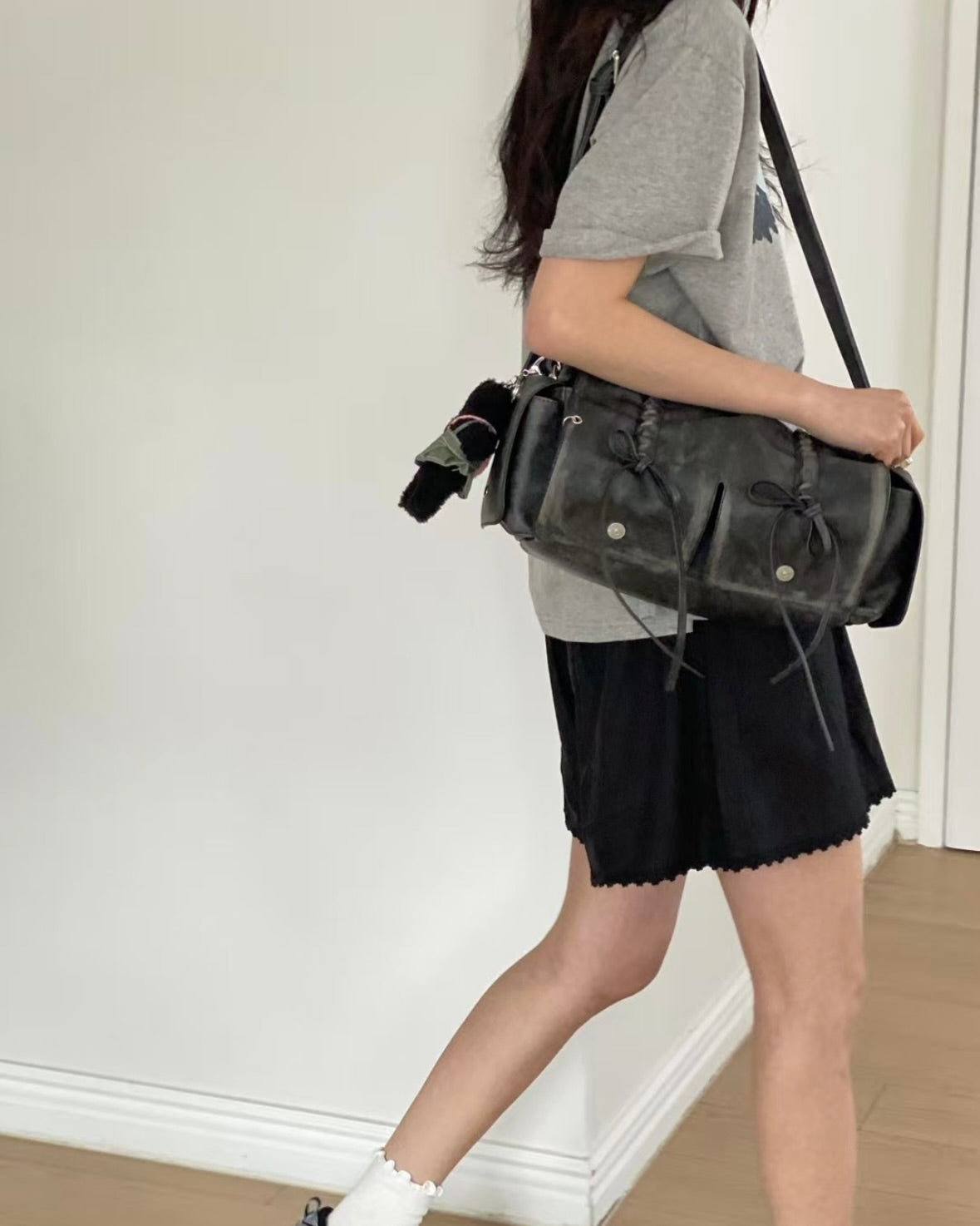 Black Designer Brand Ribbon Leather Shoulder Bag (Large/Mini)