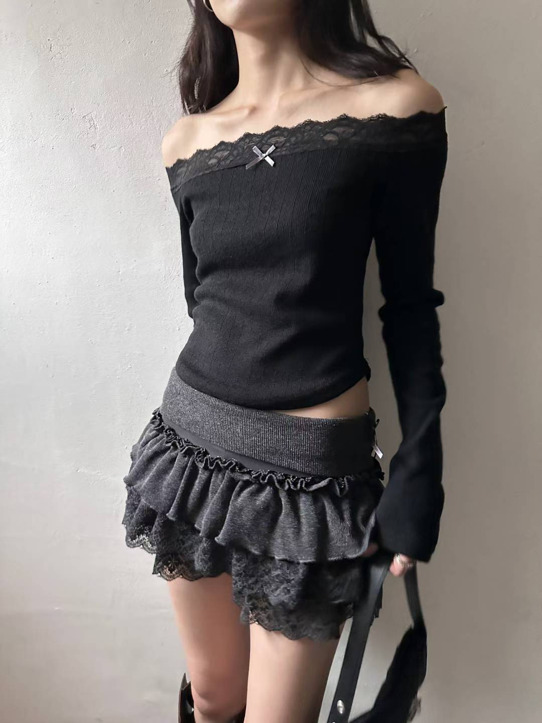 (BF NEW IN) Knit Punching Lace Tee