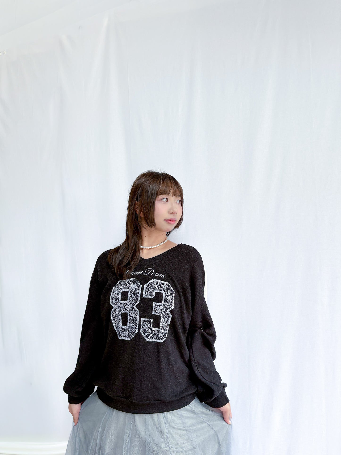 Lace floral pattern 83 printed T-shirt (Black)