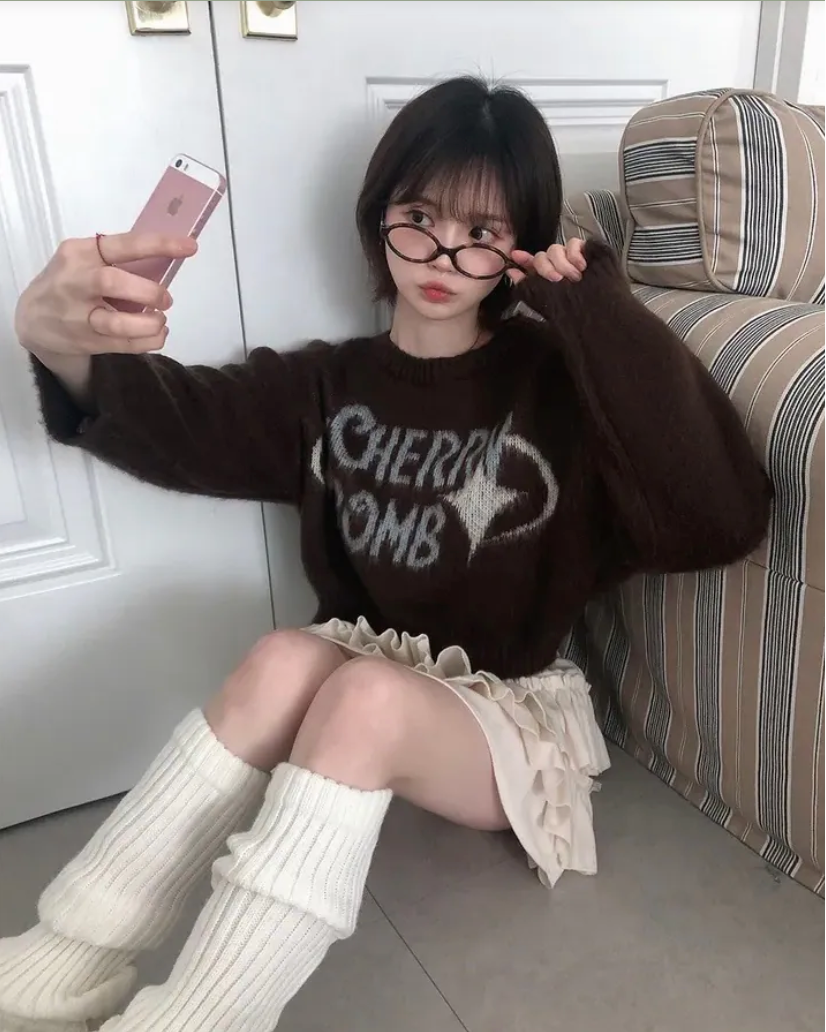 (DEC NEW) Round Neck Cherry Bomb Short Brush Knit