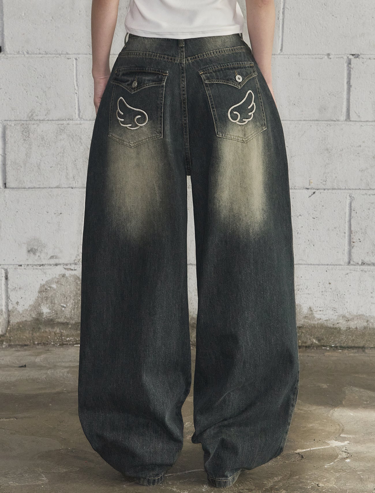 [LOOXP] Washed Back Pocket Balloon Wide Denim Pants Vintage Dark Blue