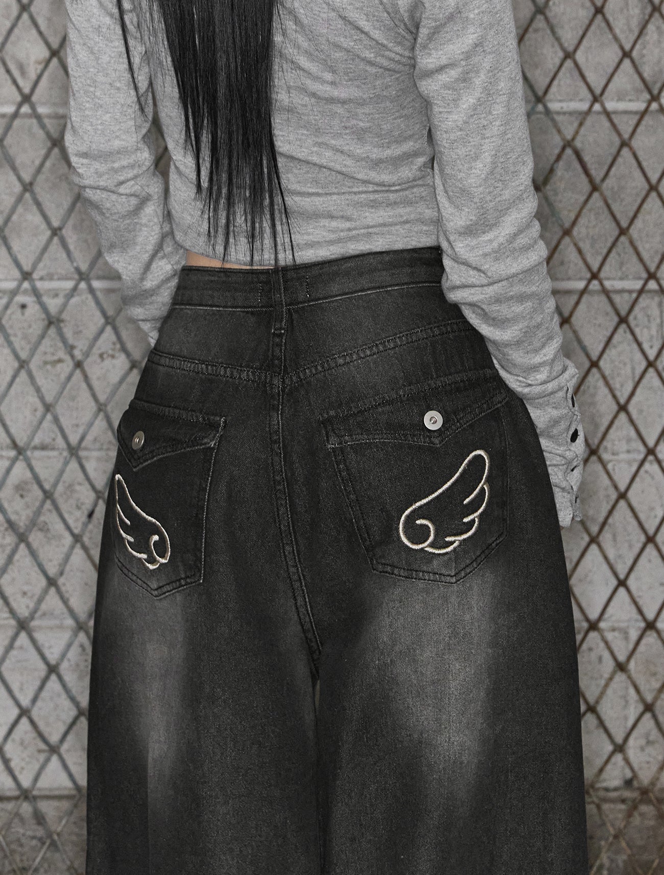 [LOOXP] Angel Wing Washed Back Pocket Balloon Wide Denim Pants Black Denim