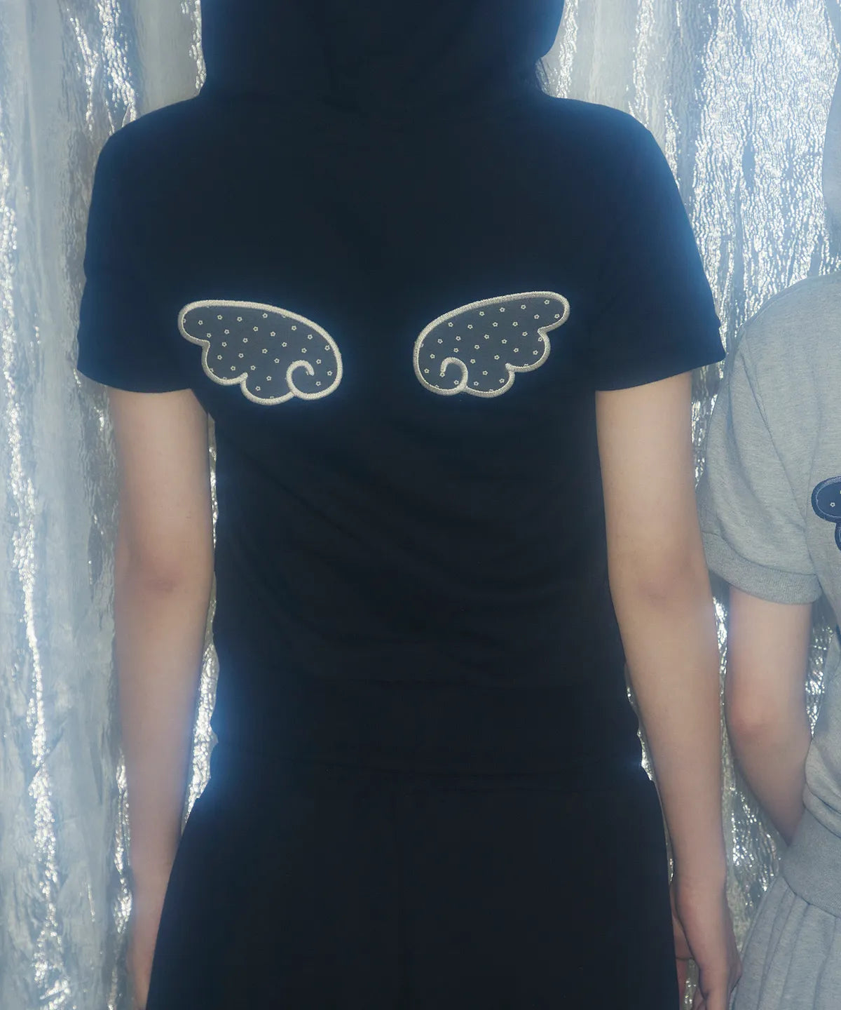 [SLEEKGLOW] Angel Applique Half Zip-Up Hoodie [Black]