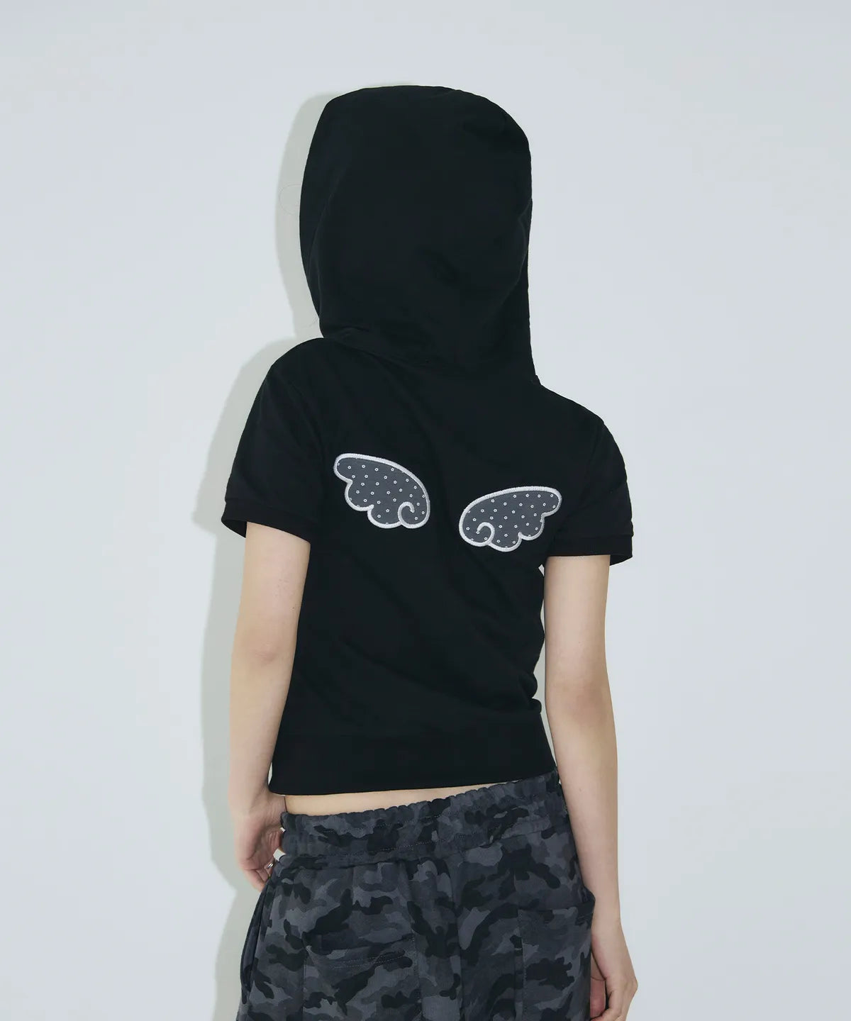 [SLEEKGLOW] Angel Applique Half Zip-Up Hoodie [Black]
