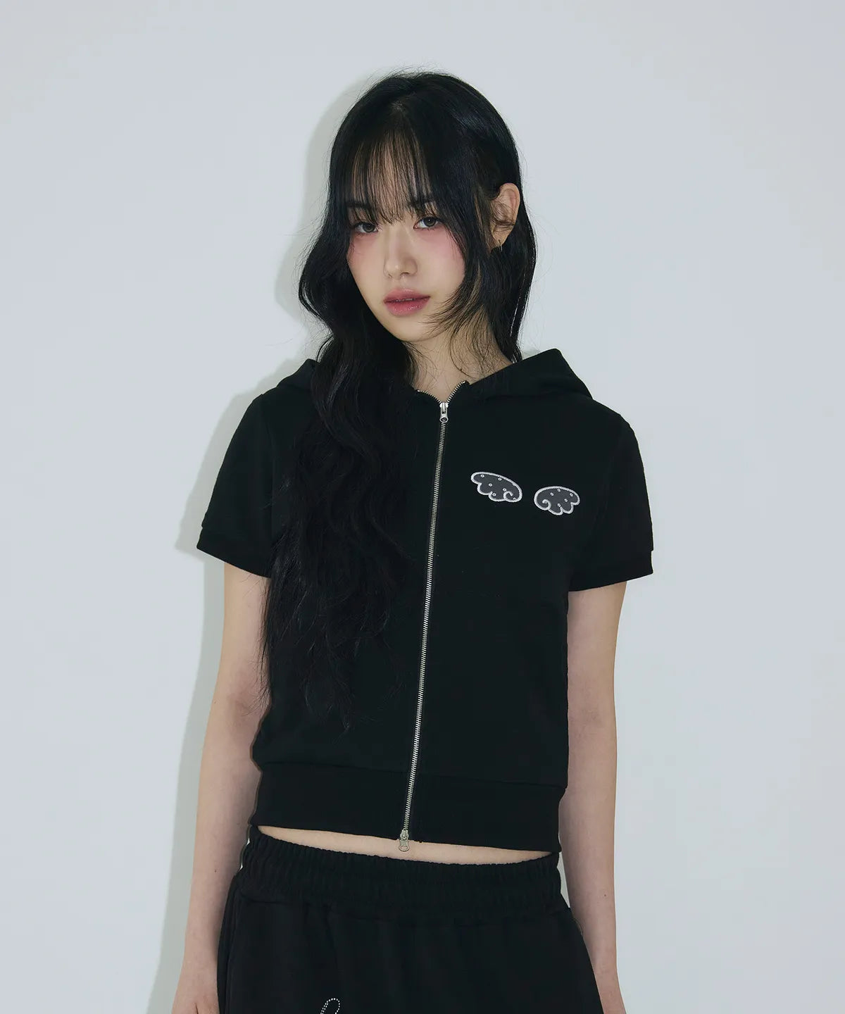 [SLEEKGLOW] Angel Applique Half Zip-Up Hoodie [Black]