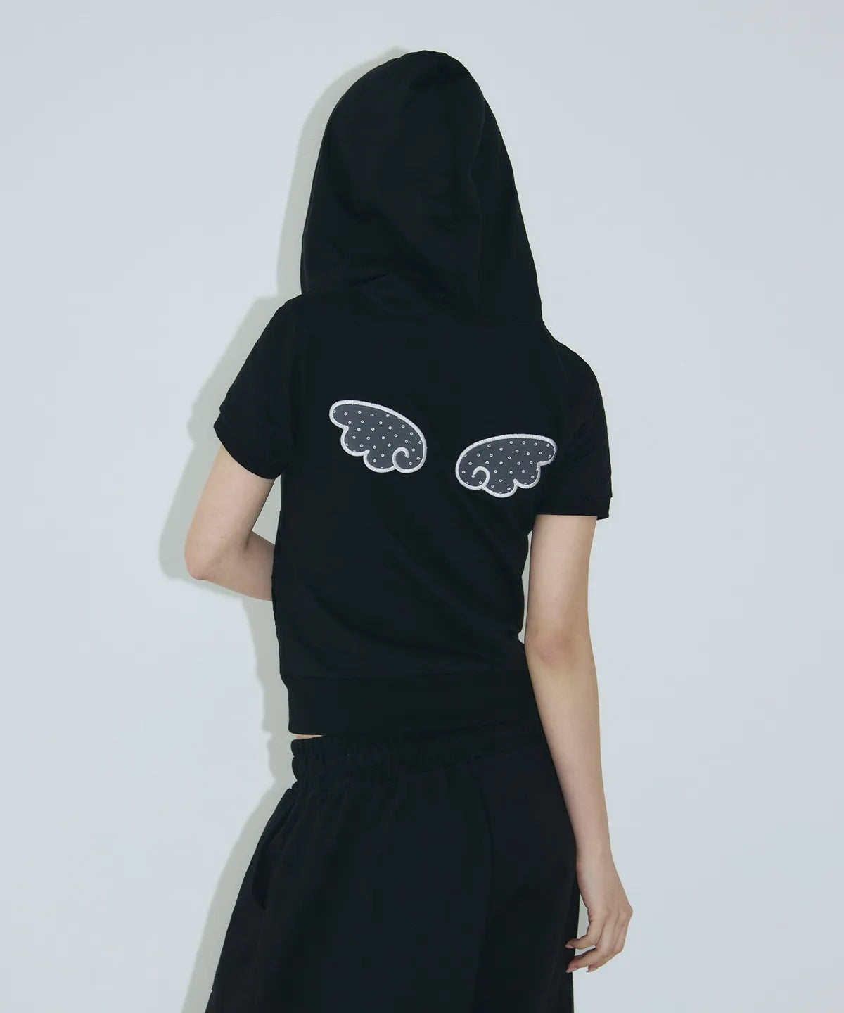 [SLEEKGLOW] Angel Applique Half Zip-Up Hoodie [Black]