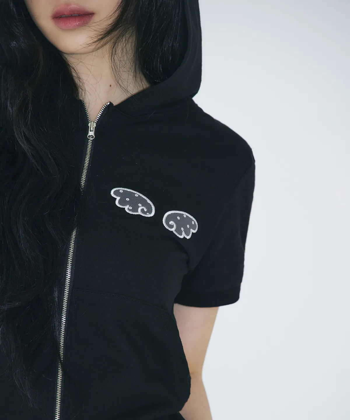 [SLEEKGLOW] Angel Applique Half Zip-Up Hoodie [Black]