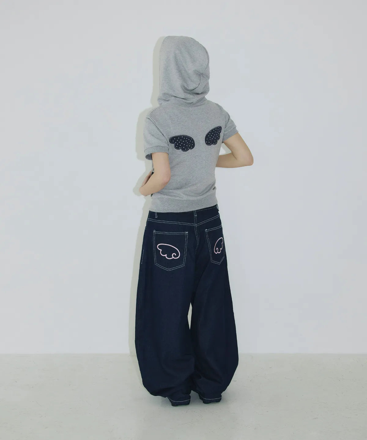 [SLEEKGLOW] Angel Applique Half Zip-Up Hoodie [Gray]