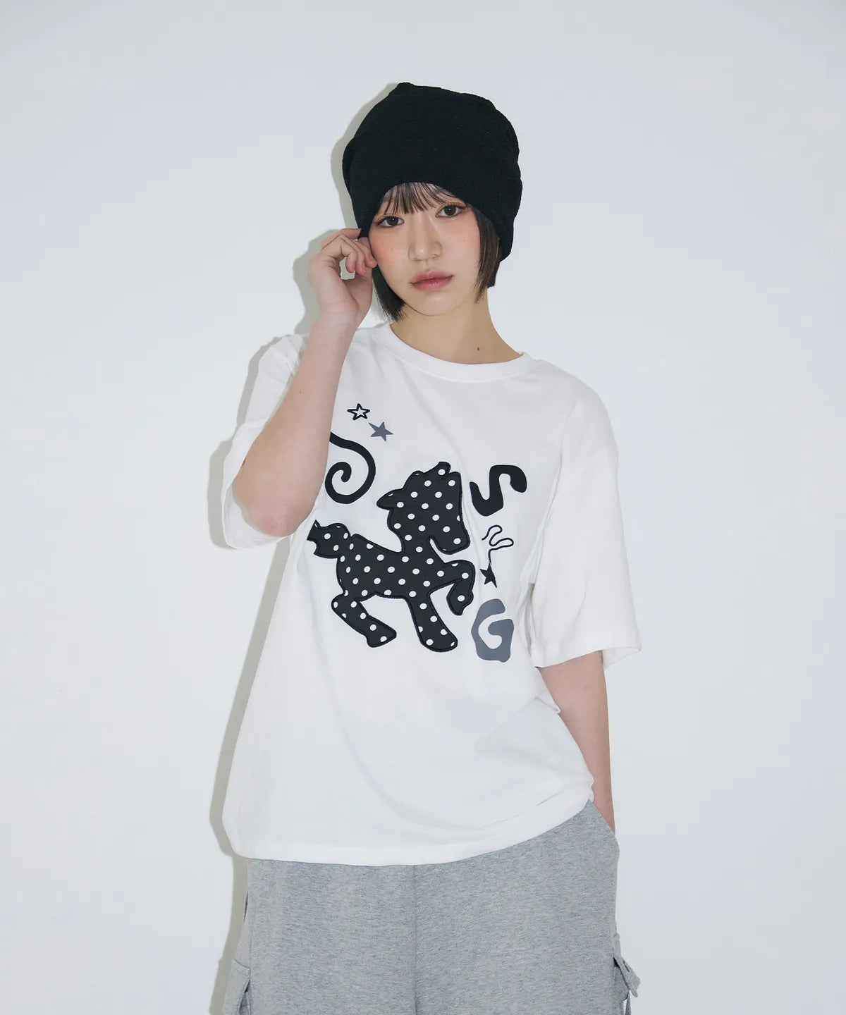 [SLEEKGLOW] Dot Pony Applique T-shirt [White]