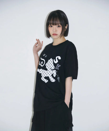 [SLEEKGLOW] Dot Pony Applique T-shirt [Black]