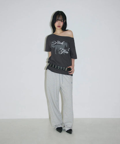[SLEEKGLOW] Horse One-Shoulder T-Shirt [Charcoal]
