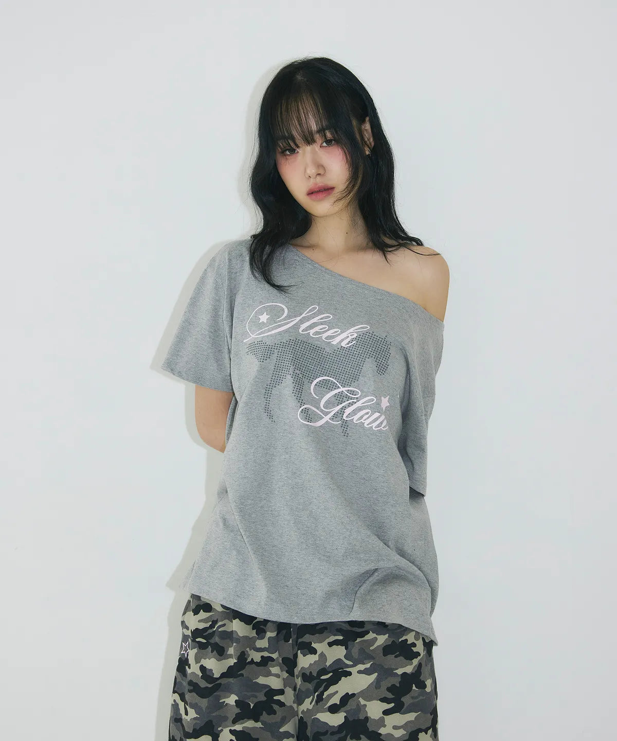 [SLEEKGLOW] Horse One-Shoulder T-Shirt [Gray]