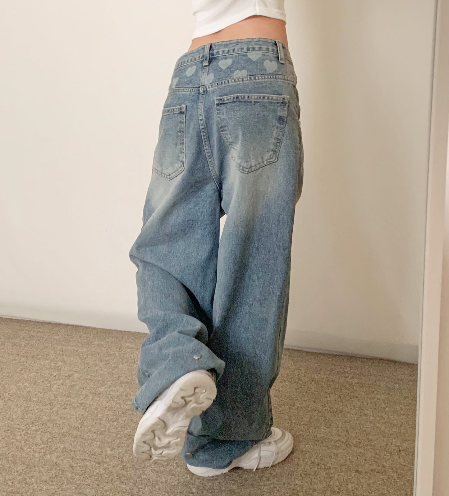 (Preorder) Heart snap loose wide light wash jeans