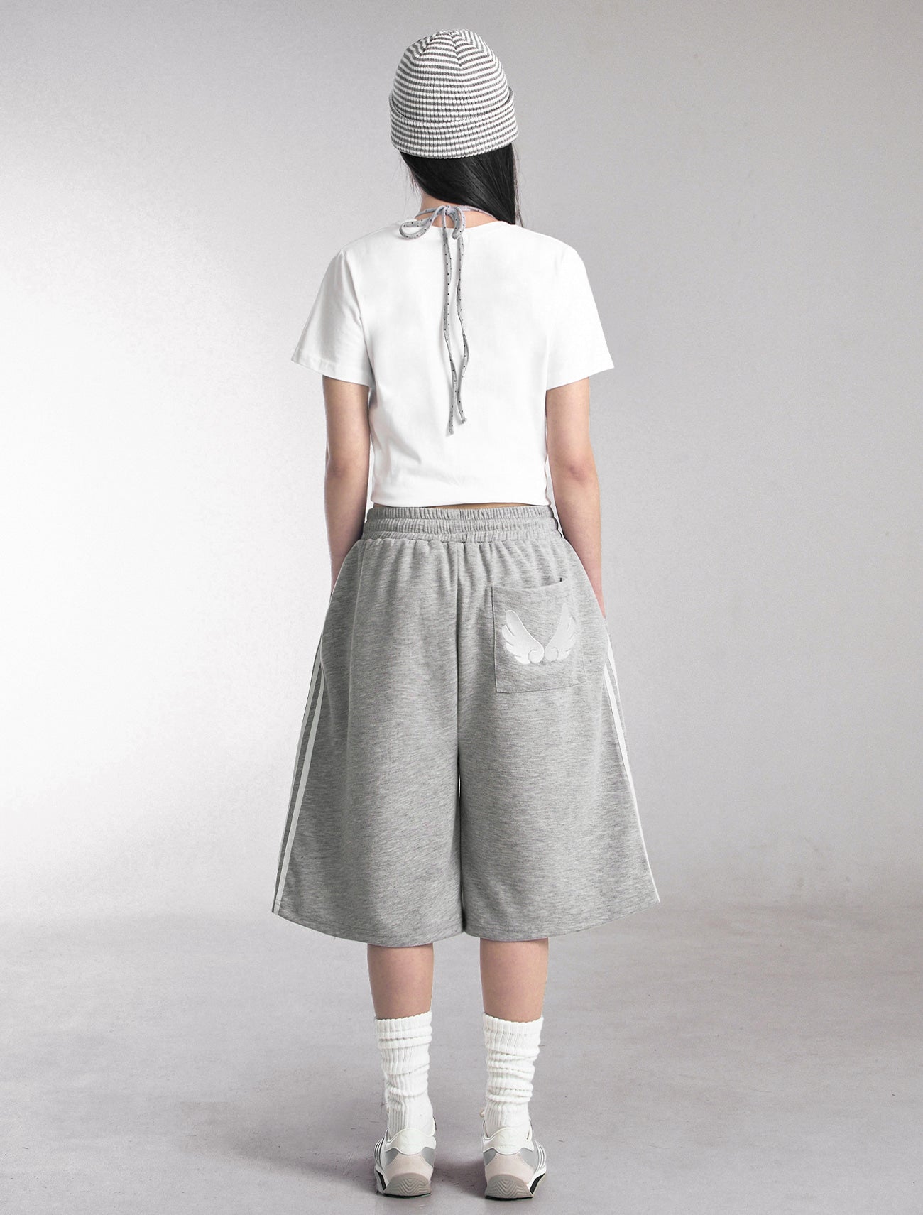 [LOOXP] Track Angel Embroidered Back Pocket Bermuda Pants Grey